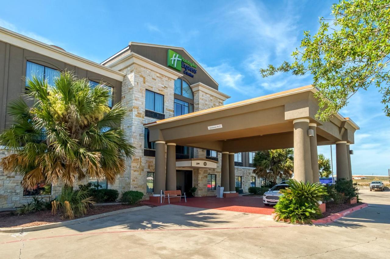 Holiday Inn Express And Suites Beeville By Ihg Esterno foto
