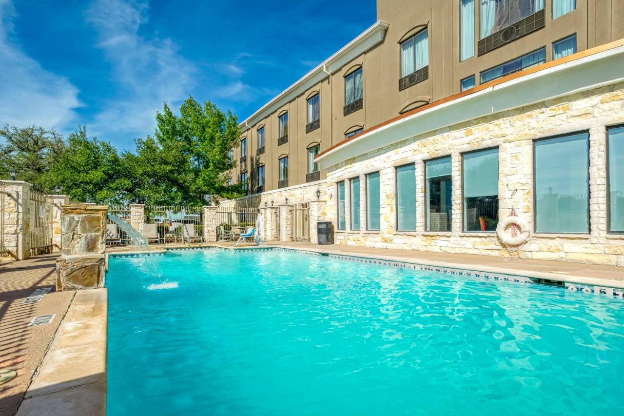 Holiday Inn Express And Suites Beeville By Ihg Esterno foto