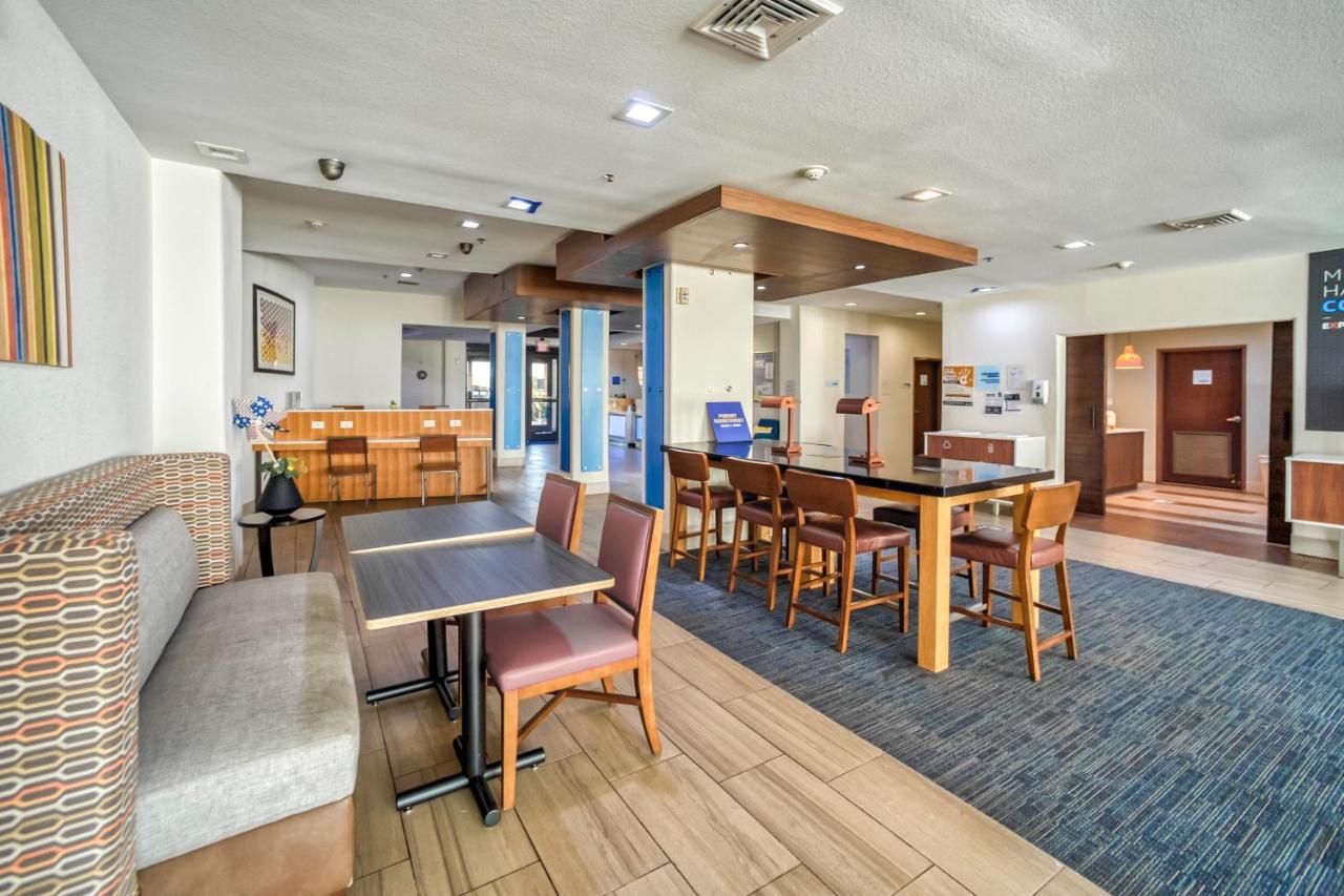 Holiday Inn Express And Suites Beeville By Ihg Esterno foto