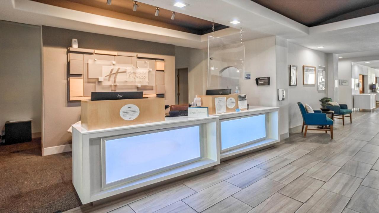 Holiday Inn Express And Suites Beeville By Ihg Esterno foto