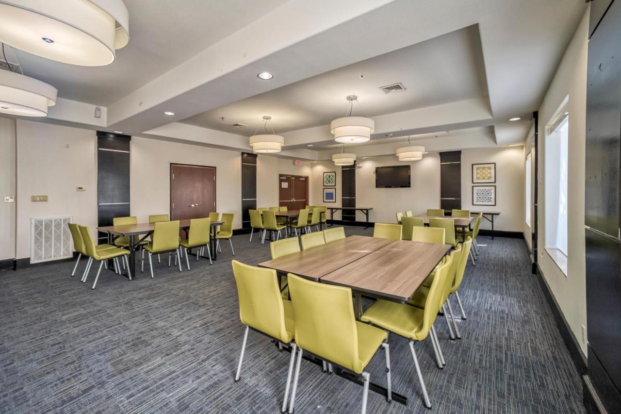 Holiday Inn Express And Suites Beeville By Ihg Esterno foto
