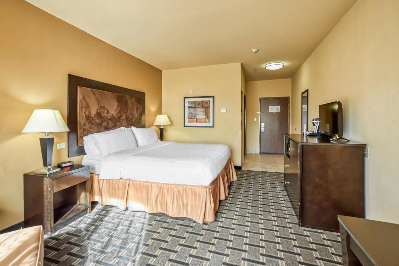 Holiday Inn Express And Suites Beeville By Ihg Esterno foto