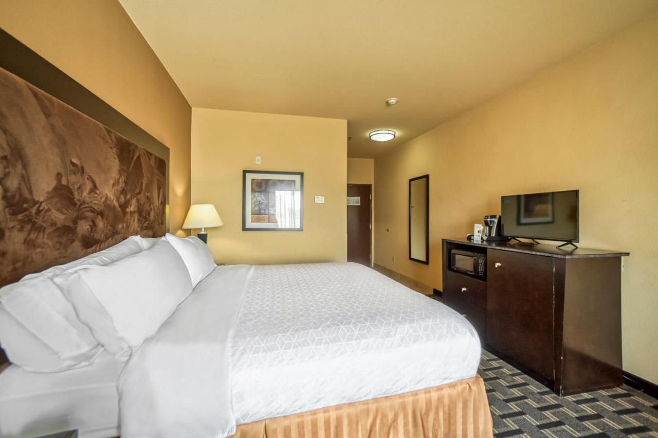 Holiday Inn Express And Suites Beeville By Ihg Esterno foto