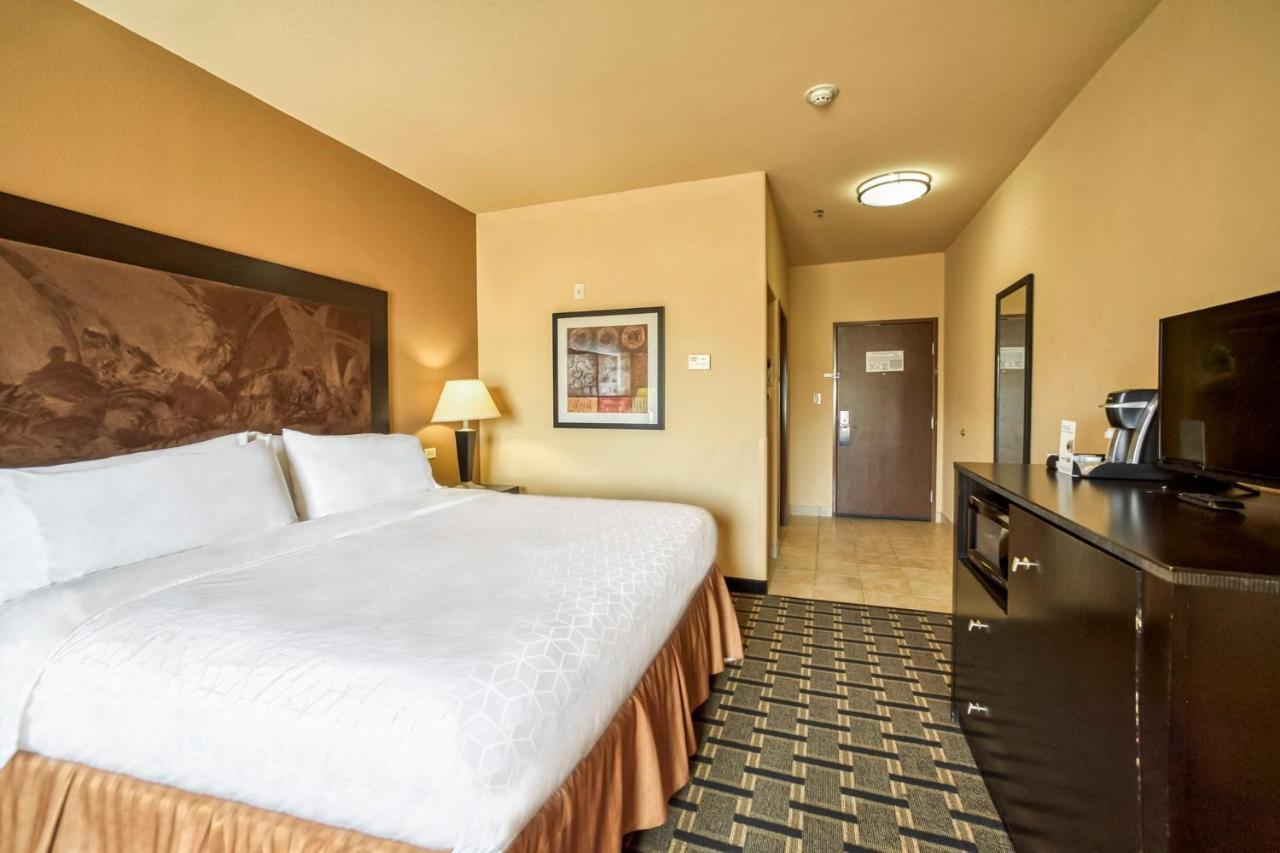 Holiday Inn Express And Suites Beeville By Ihg Esterno foto