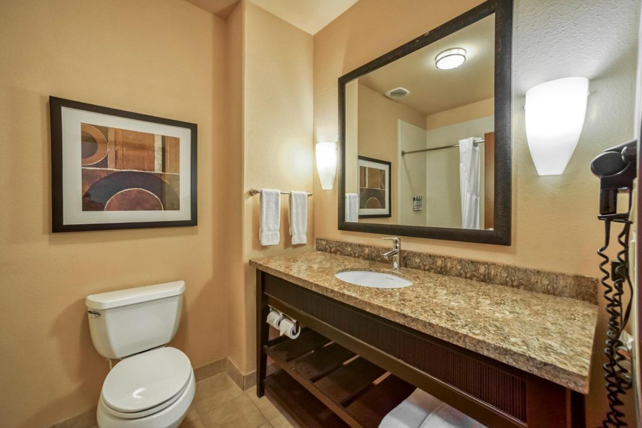 Holiday Inn Express And Suites Beeville By Ihg Esterno foto