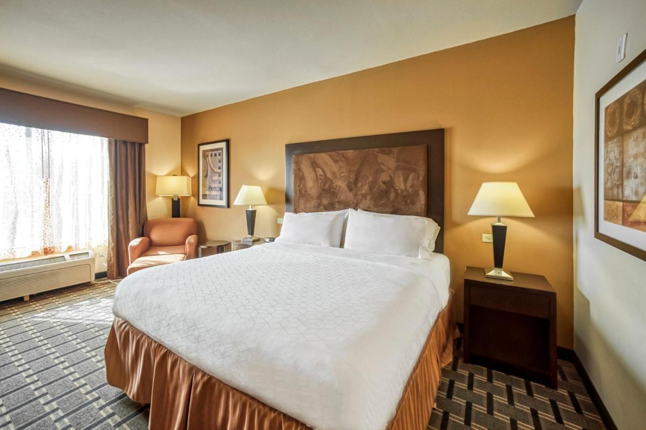 Holiday Inn Express And Suites Beeville By Ihg Esterno foto