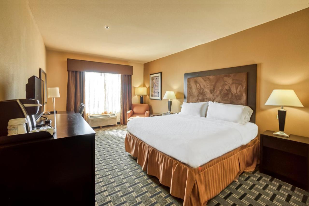 Holiday Inn Express And Suites Beeville By Ihg Esterno foto