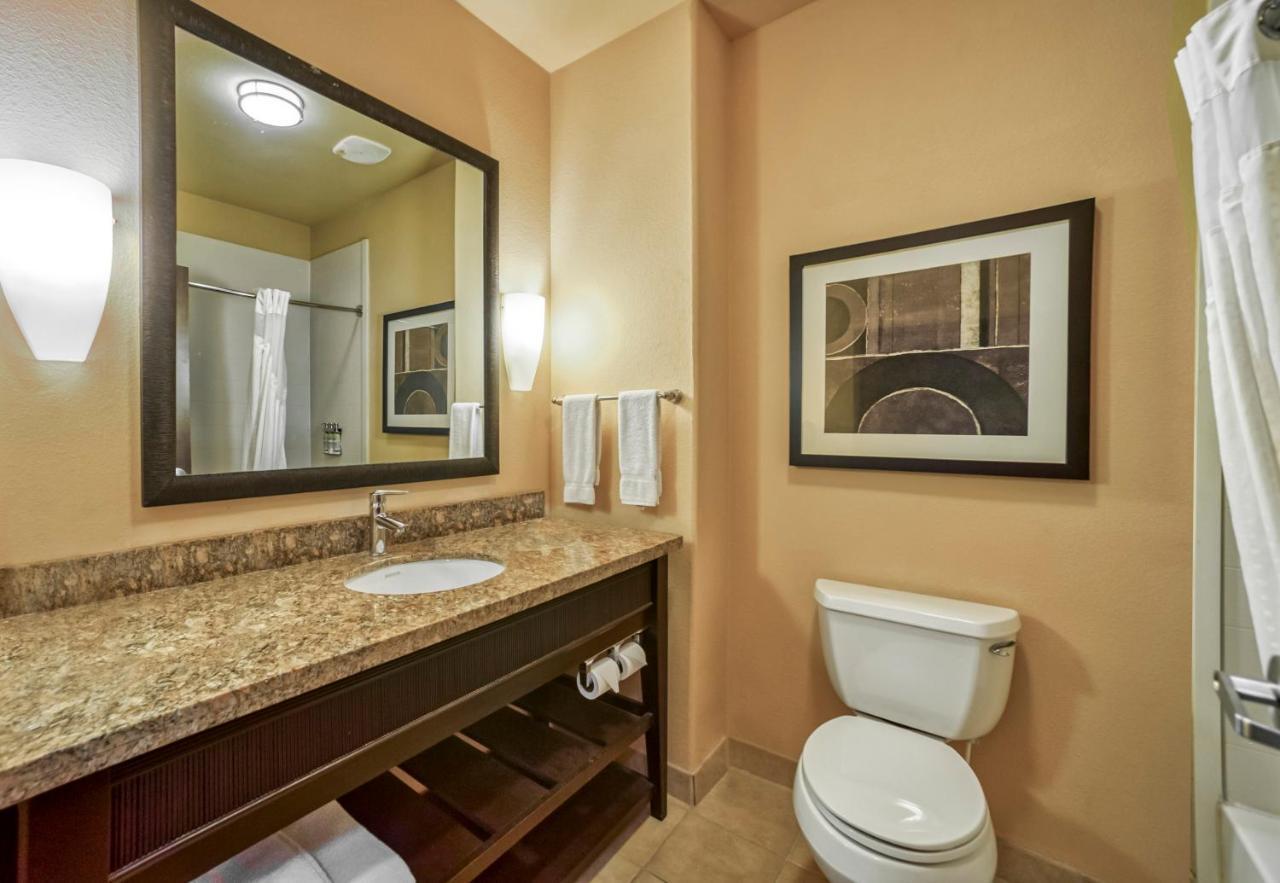 Holiday Inn Express And Suites Beeville By Ihg Esterno foto