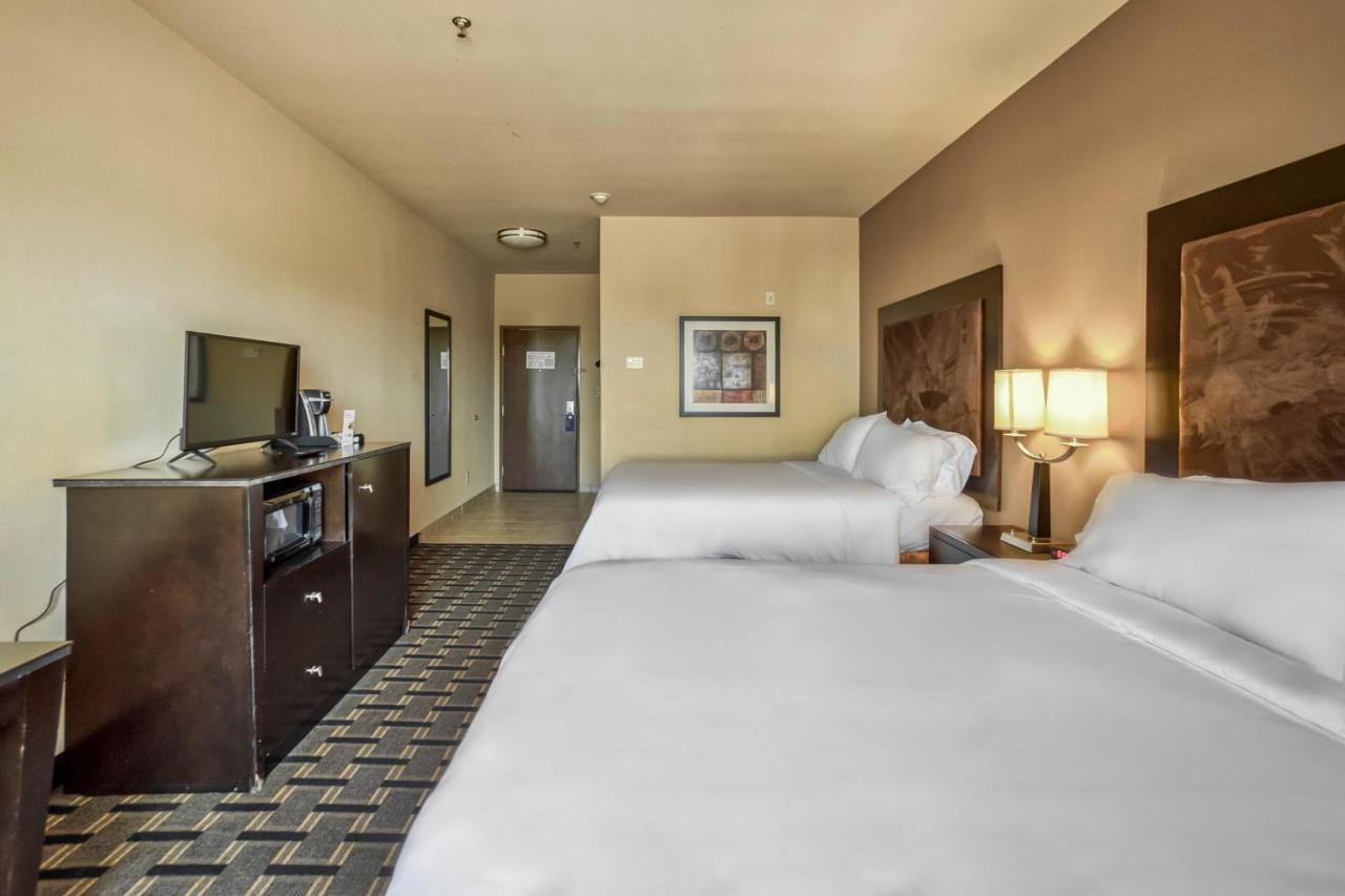 Holiday Inn Express And Suites Beeville By Ihg Esterno foto