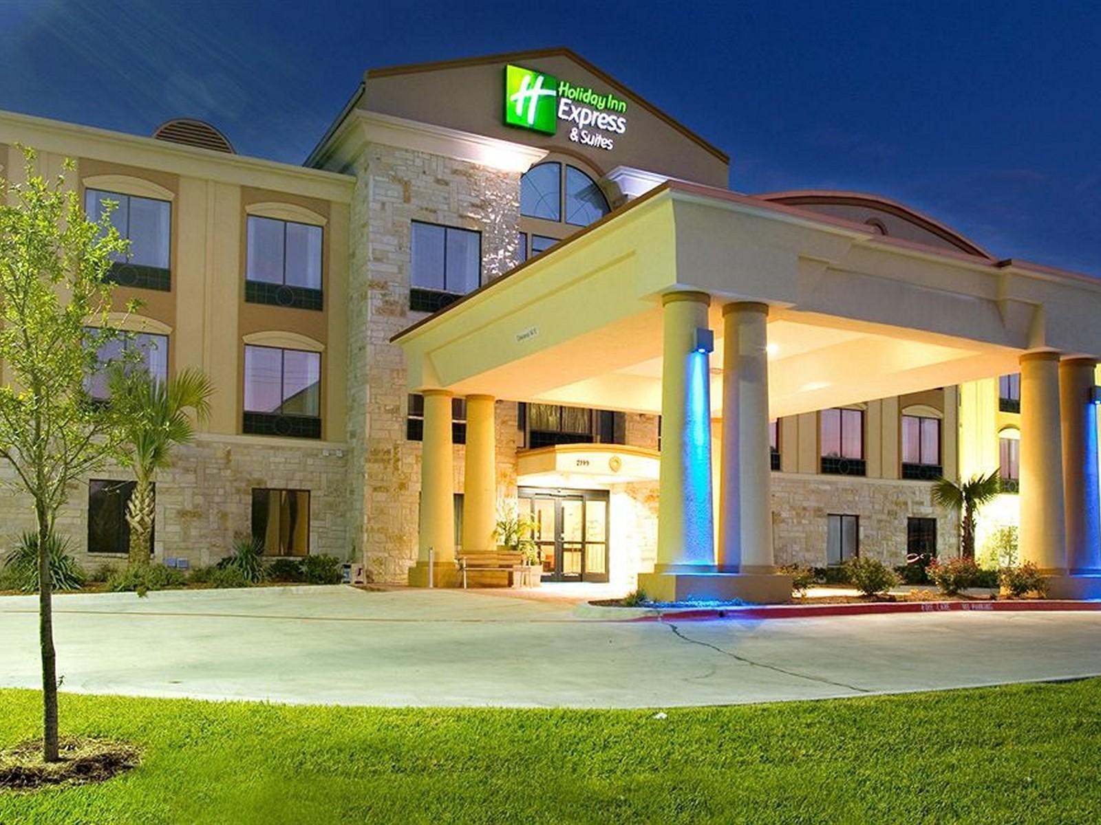 Holiday Inn Express And Suites Beeville By Ihg Esterno foto