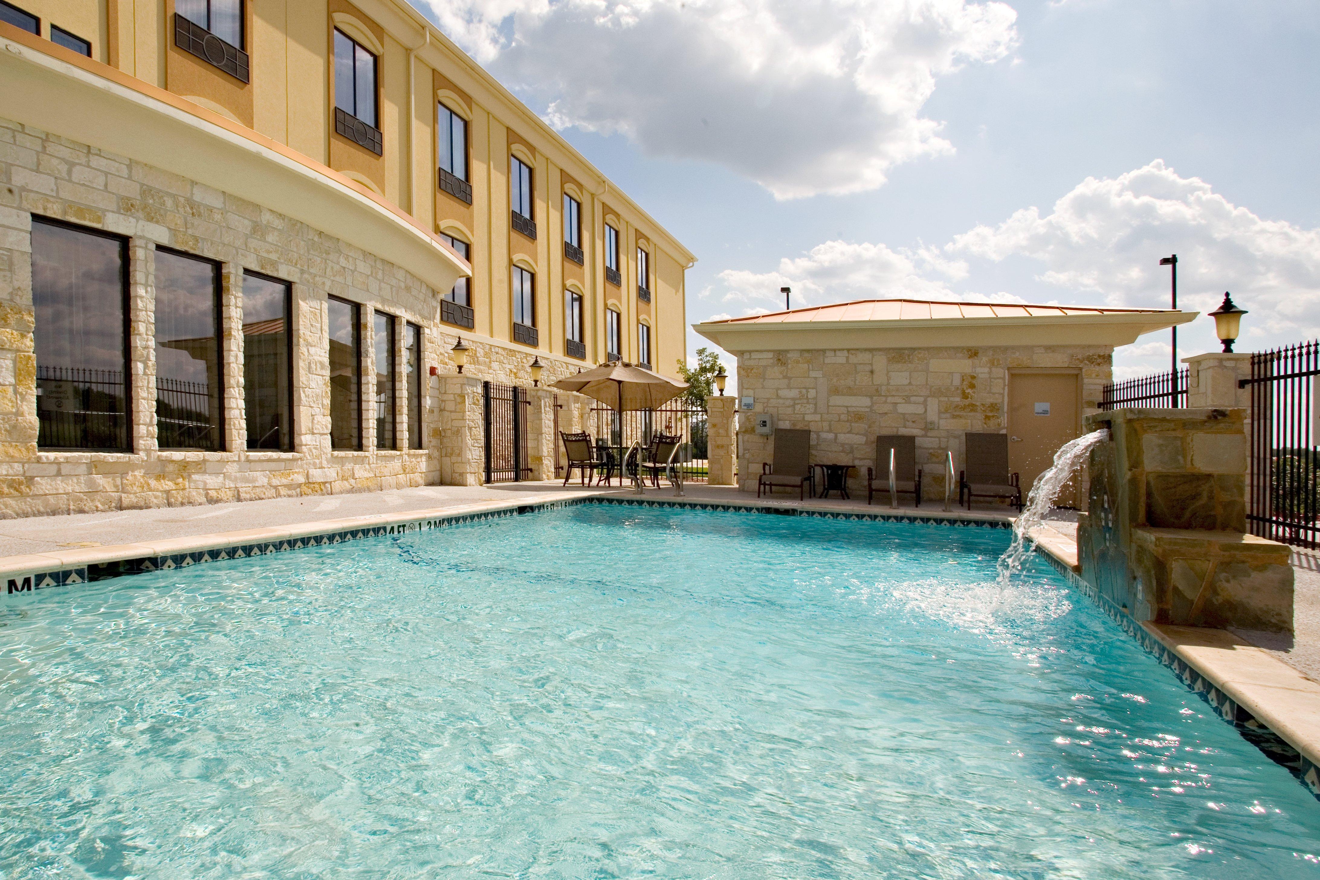 Holiday Inn Express And Suites Beeville By Ihg Esterno foto